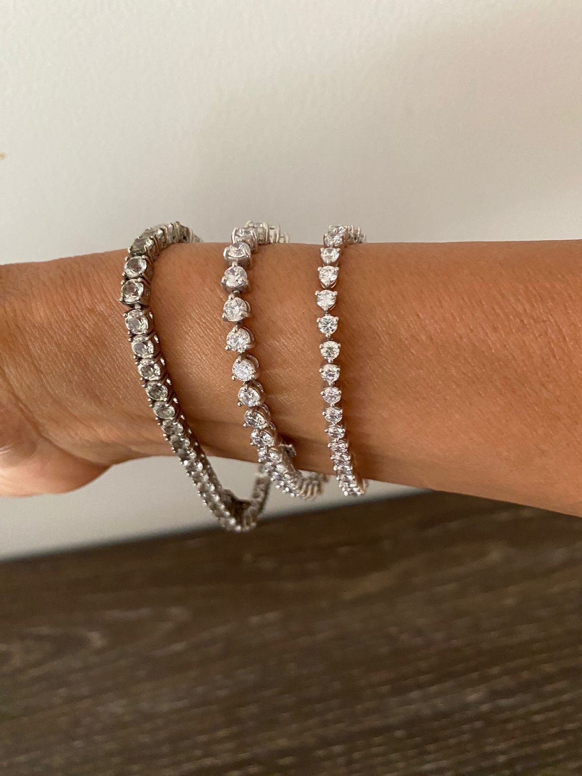 Three Prong Delicate Tennis Bracelet in 25 Pointers